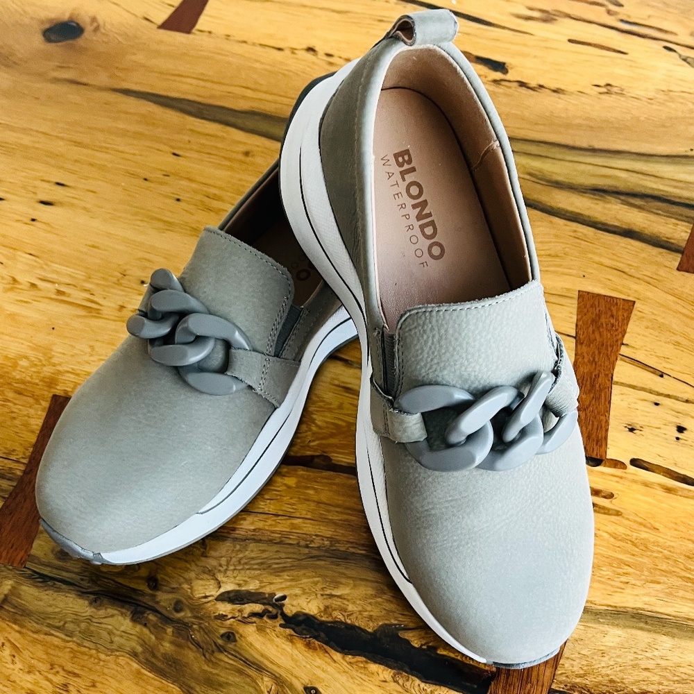 BLONDO Women's Leather WATERPROOF slip ons US 7.5 grey w/Chain detail